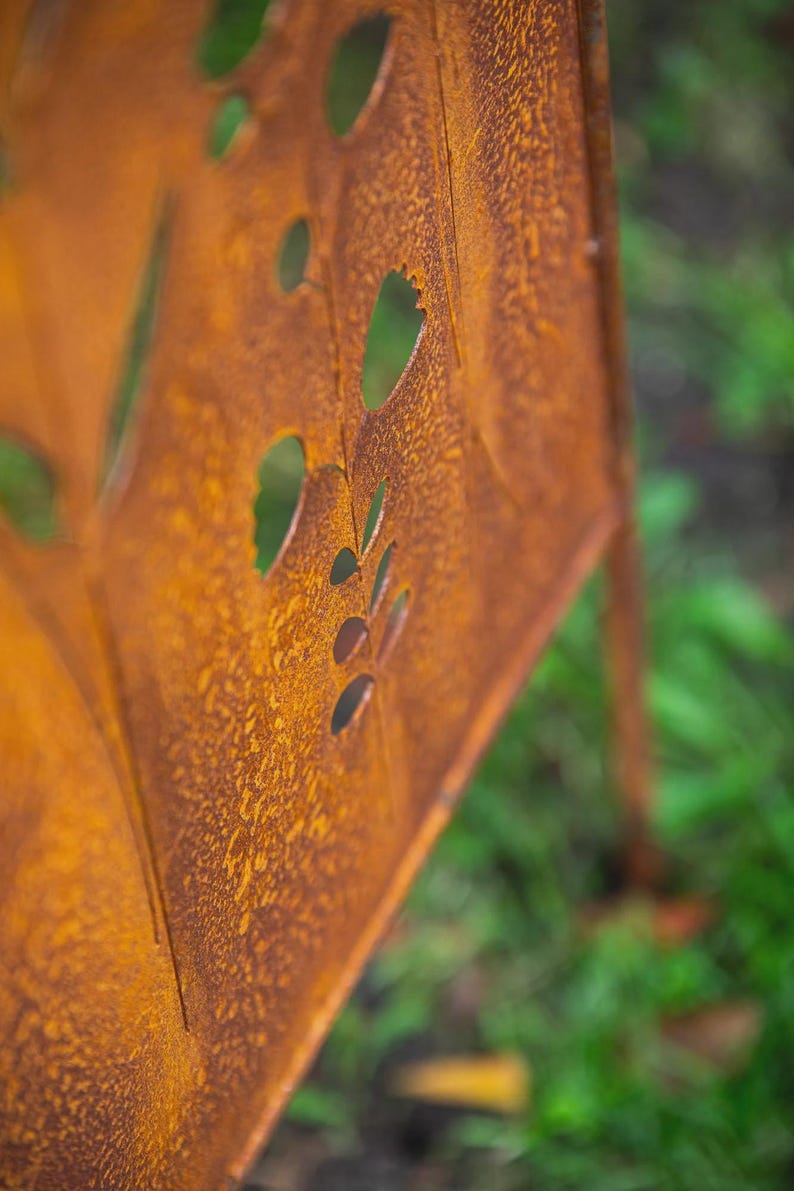 Stèle de jardin en métal rouillé à motif floral, 115 x 38 cm, décoration extérieure