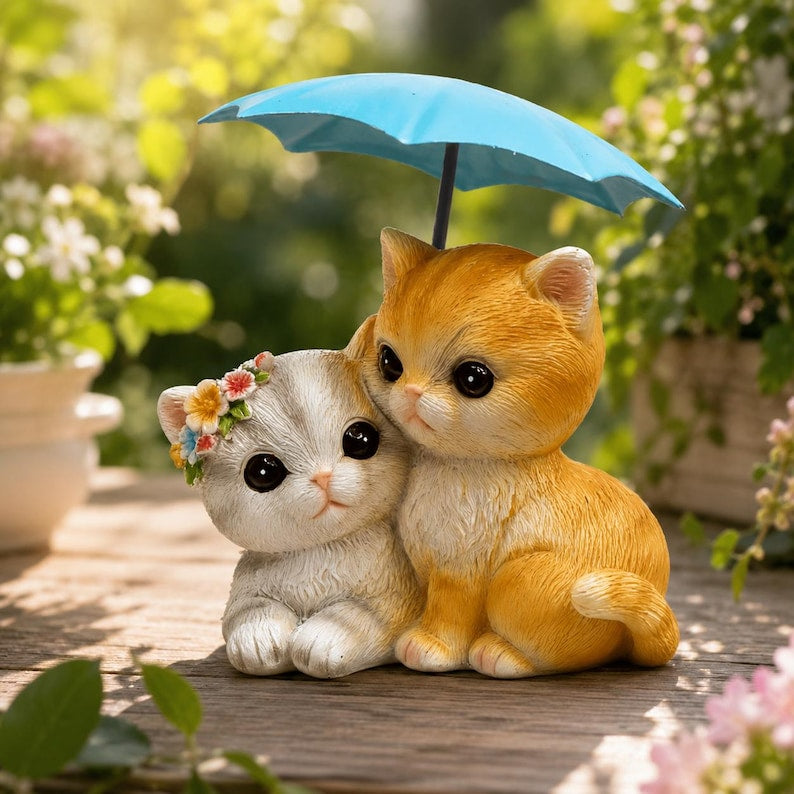 Figurine Couple de Chats Sous un Parapluie Bleu avec Couronne de Fleurs, Décoration Peinte à la Main