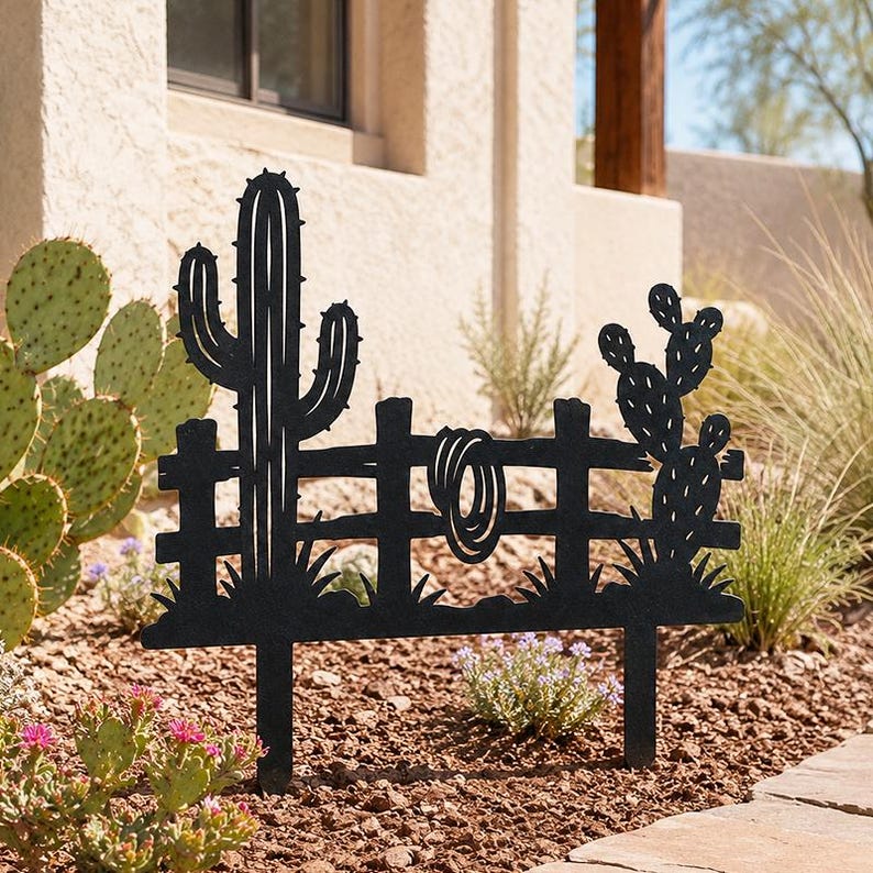 Piquet de jardin en métal orné d'un cactus saguaro et d'une corde, décoration de jardin style désert